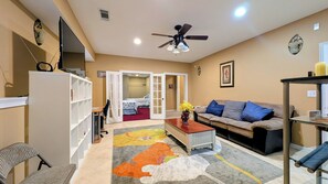 TV - 2-bedroom apartment, a safe/quiet neighborhood in Grayson with AC & fitness room (Grayson)