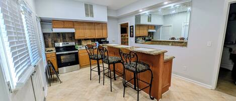 Mikrobølgeovn, ovn og kokeplater