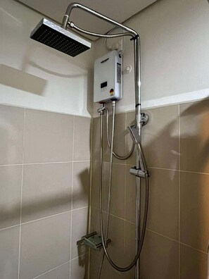 Hair dryer, towels, soap, toilet paper - Bayfront Cozy Stay at SMDC Coast Residences (Pasay City)