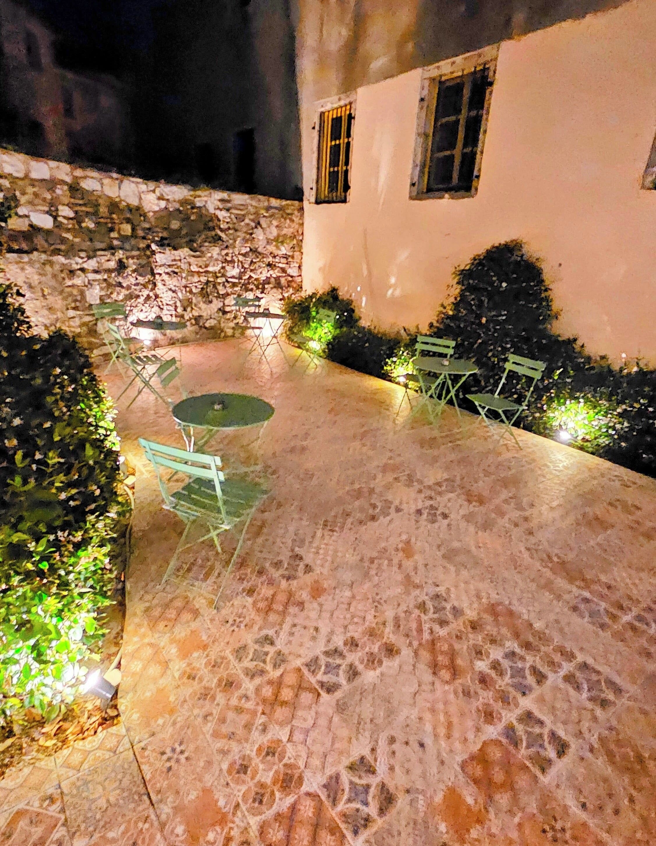 Apartment, Courtyard View | Ruang tamu | 32 inci sebuah televisyen pintar dengan digital 