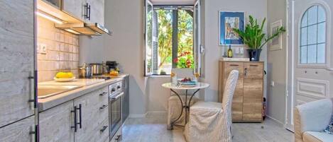 公寓, 庭園景觀 | 私人廚房 | 咖啡機/沖茶器、電熱水壺