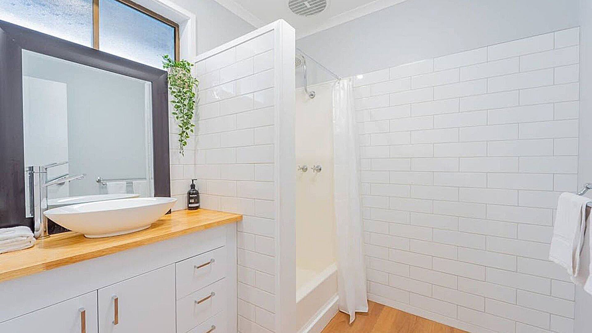 Shower, towels