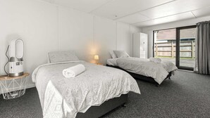 3 chambres, fer et planche à repasser, Wi-Fi, draps fournis