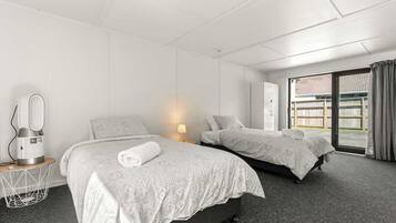 Iron/ironing board, WiFi, bed sheets