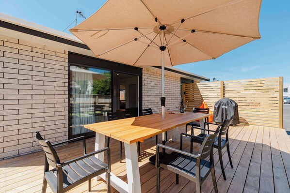 Outdoor dining - Sea-cret Hideaway! (Tauranga)