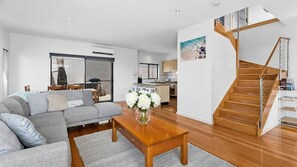 TV - Seachange Escape – ideal beach house in premium location (St Leonards)