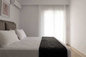 2 bedrooms, iron/ironing board, travel cot, free WiFi - Island Hills- Sunshine, Apartment (Rhodes)