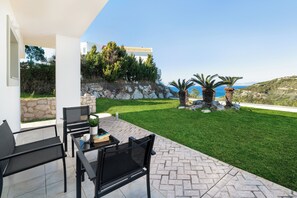 Outdoor dining - Island Hills- Sunshine, Apartment (Rhodes)