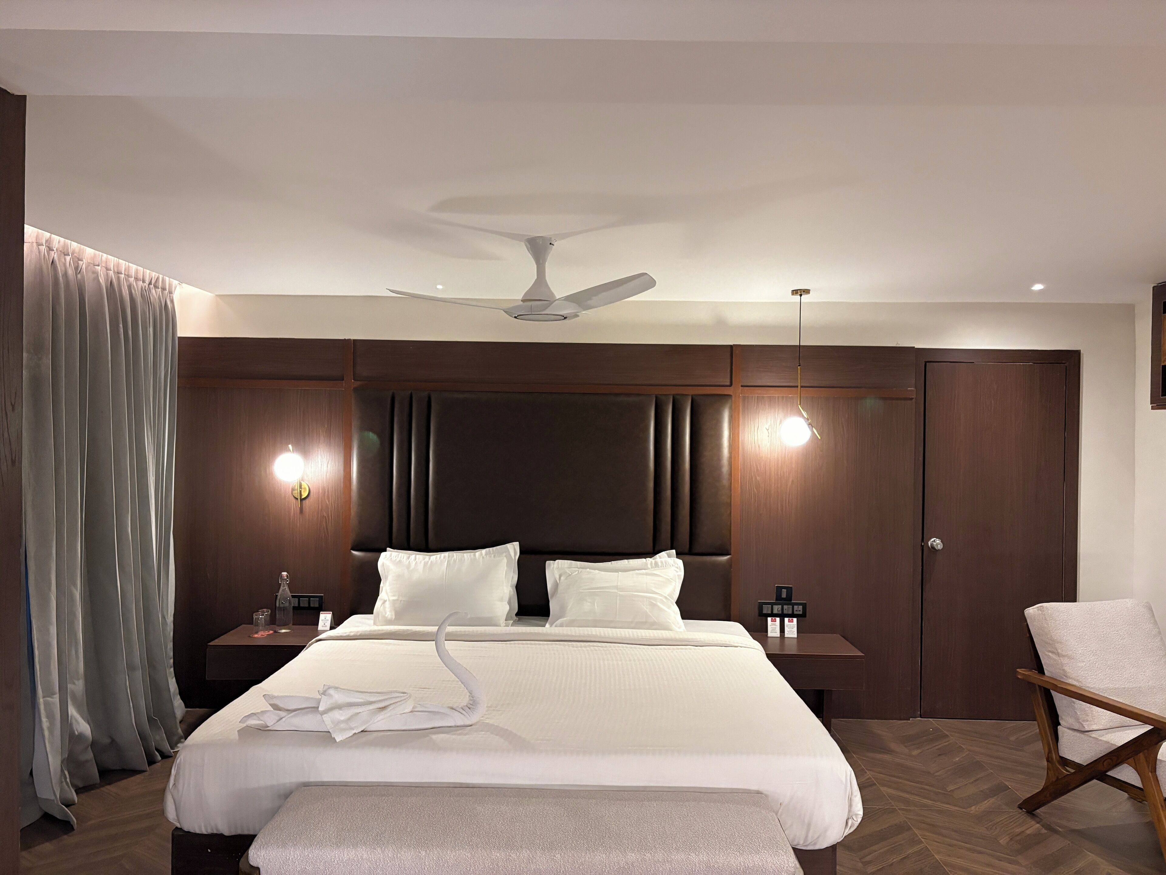 مكتب ومساحة عمل للكمبيوتر المحمول وواي فاي مجانًا