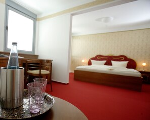 Comfort-Doppelzimmer, Gartenblick | Allergikerbettwaren, Schreibtisch, laptopgeeigneter Arbeitsplatz