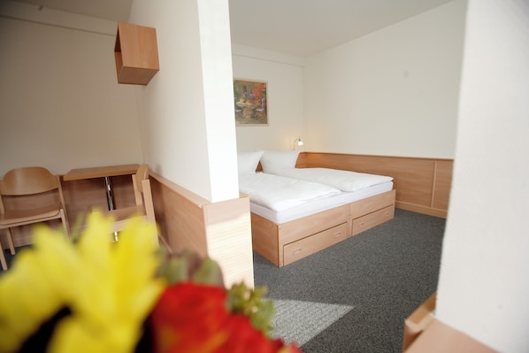 Economy Double or Twin Room, Garden View | Desk, laptop workspace, free WiFi - Laerholz84 (Bochum)