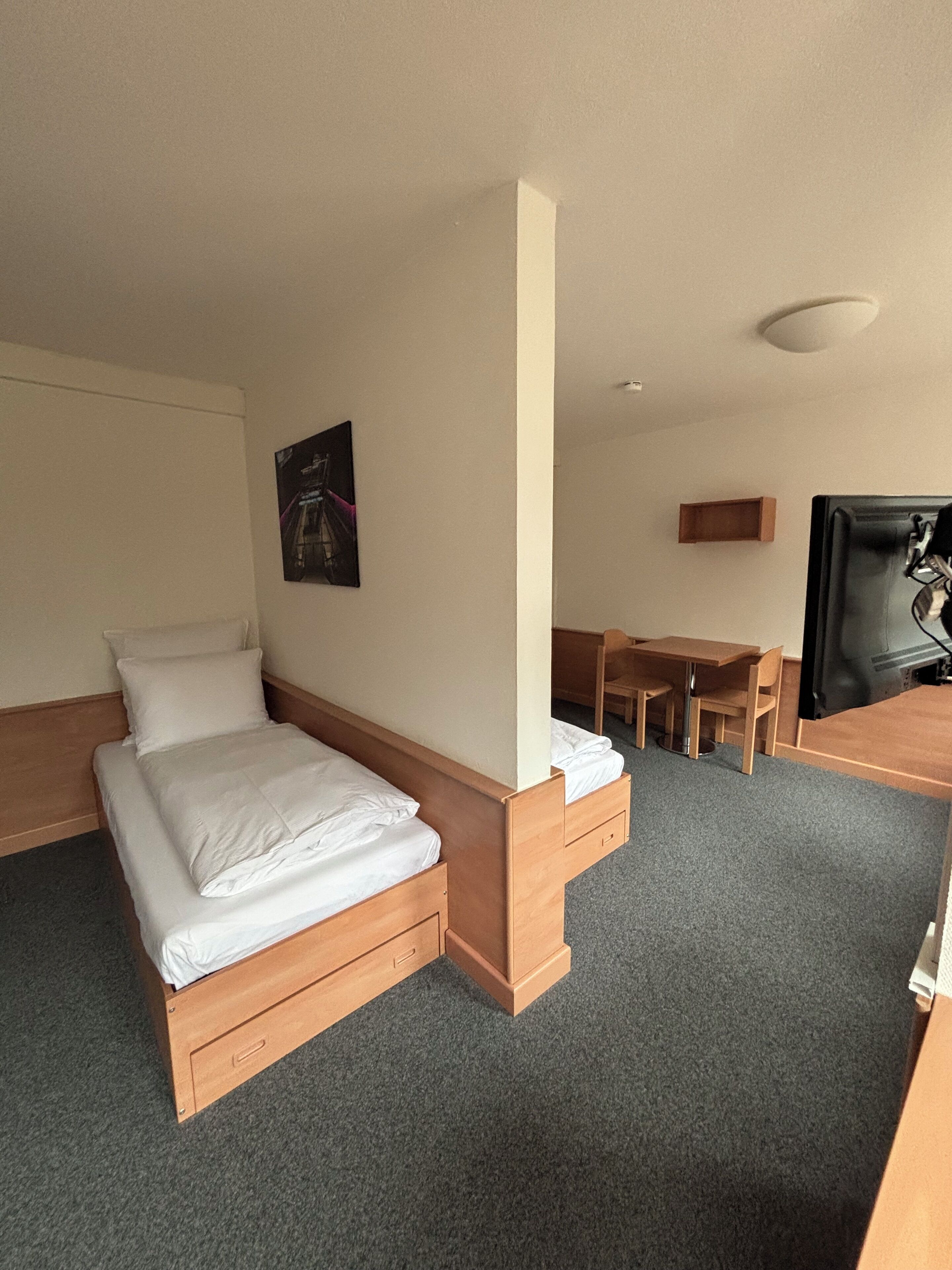 經濟雙床房 | 書桌、手提電腦工作空間、免費 Wi-Fi