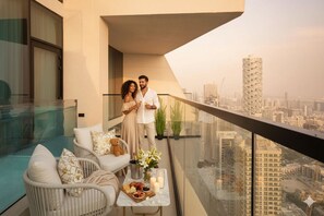 Balcony - Binghatti Royale - Luxury 1BR Haven (Dubai)