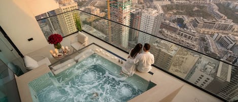 豪華公寓, 陽台, 城市景觀 | 按摩浴缸