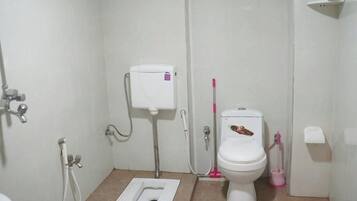 Deluxe Room | Bathroom | Shower, towels, soap, toilet paper