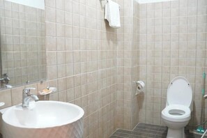 Bathroom - HOTEL GRAND PEARL GULBERG (Lahore)