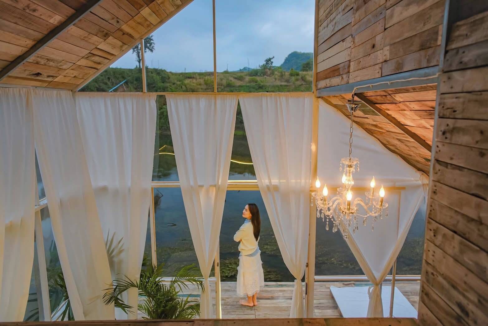 Villa with River View | 迷你吧、免费 WiFi、床单