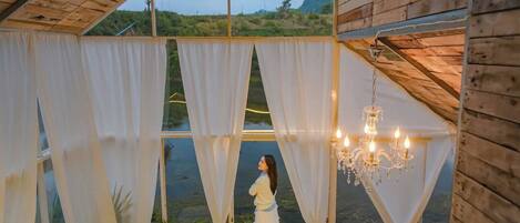 Minibar, free WiFi, bed sheets