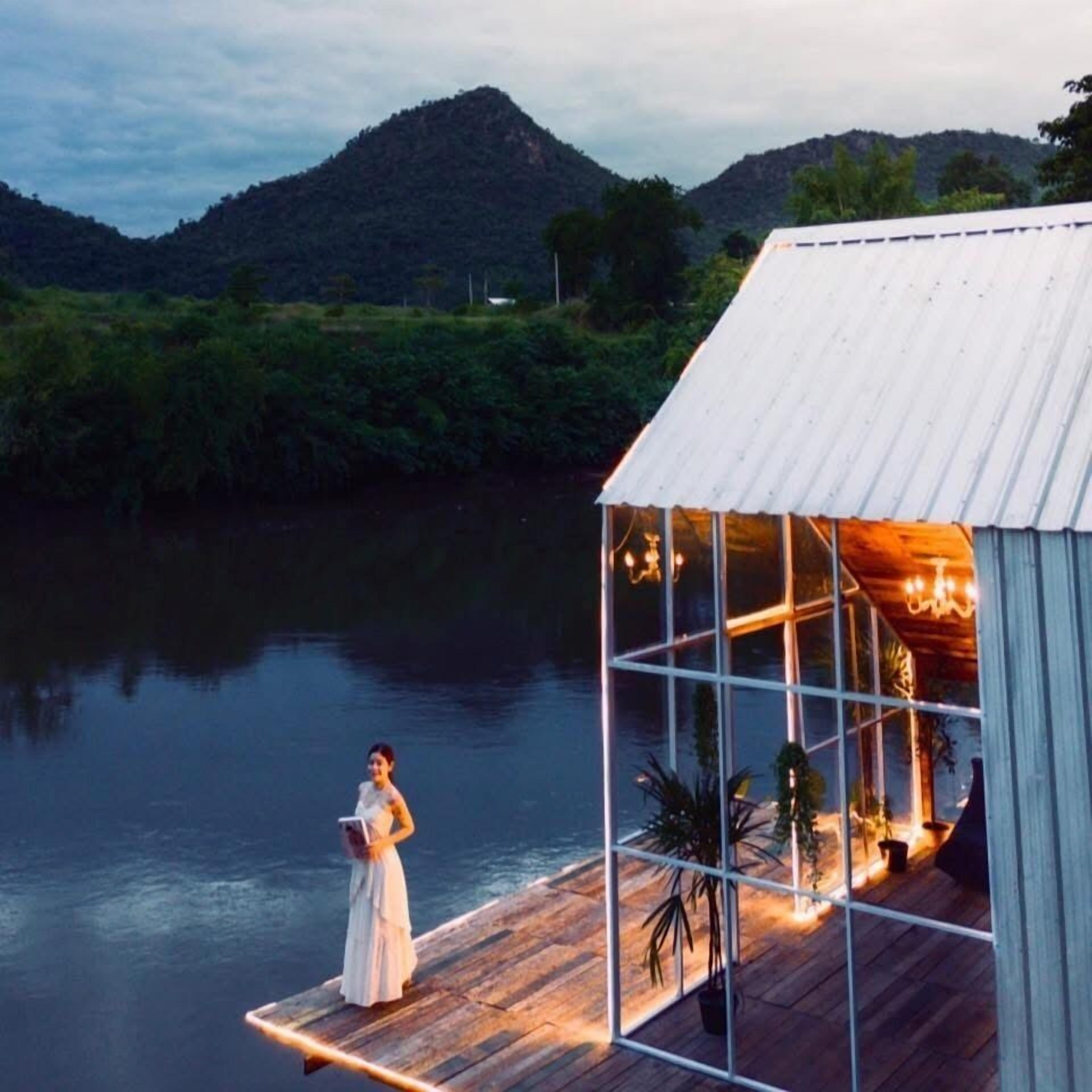 Villa with River View | 발코니