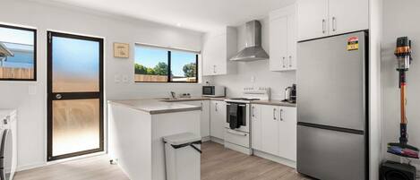 Fridge, microwave, stovetop, dishwasher