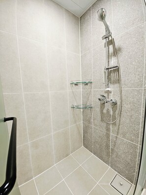 Bathroom - DDP/5 minutes to Sindang Station/2-rooms/55' TV/3 AC/High-rise (Seoul)