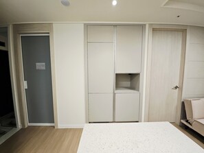 Interior - DDP/5 minutes to Sindang Station/2-rooms/55' TV/3 AC/High-rise (Seoul)