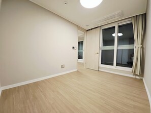 Interior - DDP/5 minutes to Sindang Station/2-rooms/55' TV/3 AC/High-rise (Seoul)