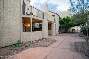 Exterior - 2 beds 2 baths condo, heated pool, hot tub, gym, bike loop in Foothills, Tucson (Tucson)
