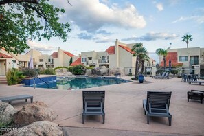 Pool - 2 beds 2 baths condo, heated pool, hot tub, gym, bike loop in Foothills, Tucson (Tucson)