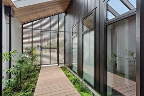 Property grounds - Luxury Coastal Retreat with Pool, Spa & Private Beach Access (Auckland)