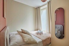 1 bedroom, iron/ironing board, bed sheets - Charming apartment Center of Paris-Montmartre (Paris)