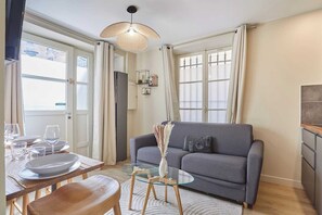 Smart TV - Charming apartment Center of Paris-Montmartre (Paris)