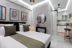 Athenian Studio with Balcony | Zimmersafe, Verdunkelungsvorhänge, schallisolierte Zimmer