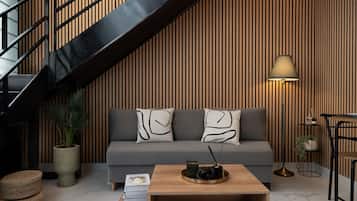 Athenian Loft | Area soggiorno | TV LCD 50 pollici con canali via cavo