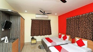 Deluxe Quadruple Room | Free WiFi - Baine Holiday Resort (Bolpur)