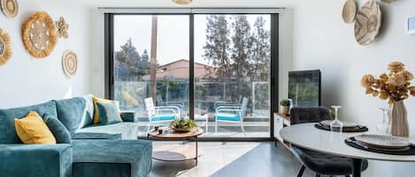 Appartement, 1 lit double et 1 canapé-lit, cuisine, vue sur la ville | Salle de séjour | Téléviseur connecté, Netflix, services de diffusion en continu