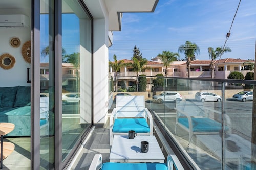 Azoria - Stylish 1-BR Apartment in Kiti