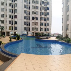 Outdoor pool - Apartemen The Archies by Linkara (Jakarta)