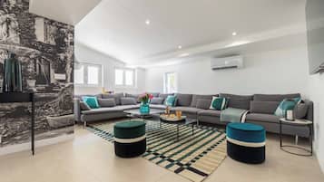 TV, fireplace, foosball, stereo