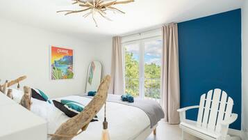 5 bedrooms, iron/ironing board, WiFi (free), bed sheets