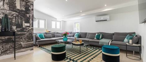 TV, fireplace, table football, stereo
