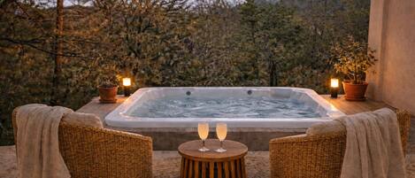 Bañera de hidromasaje al aire libre