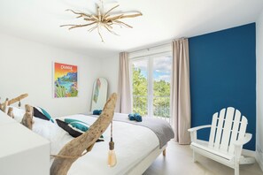 Bügeleisen/Bügelbrett, Reisekinderbett, kostenloses WLAN, Bettwäsche