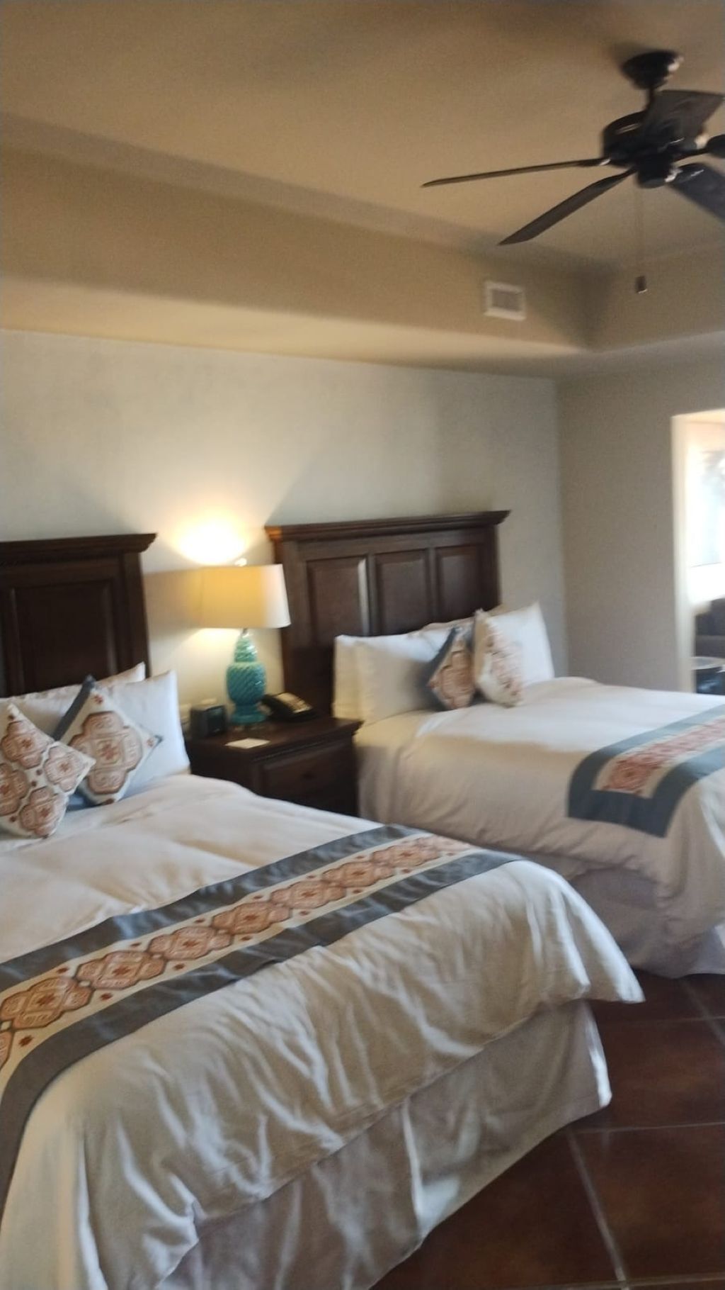 Fer et planche à repasser, Wi-Fi, literie fournie