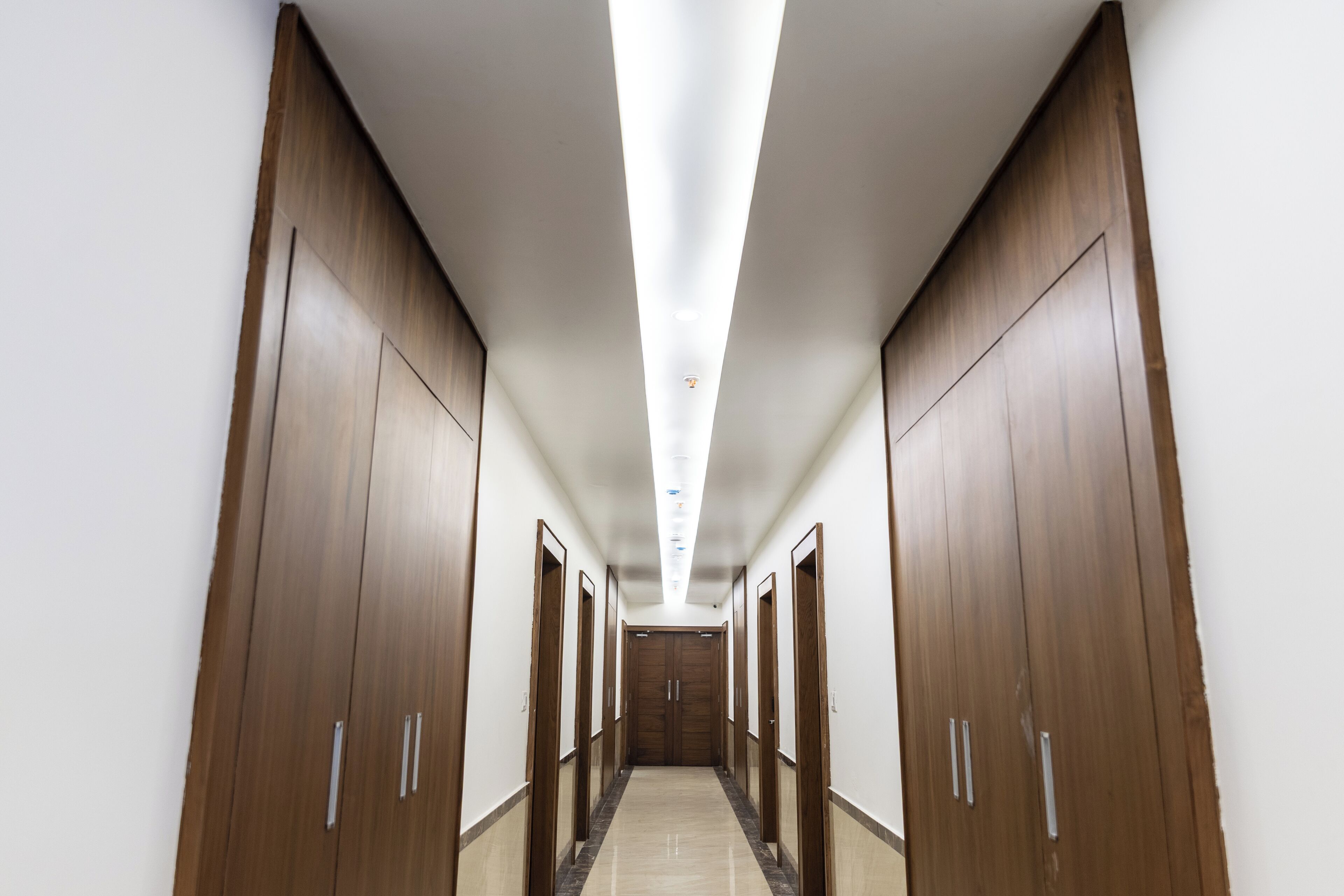 Fachada da propriedade à noite