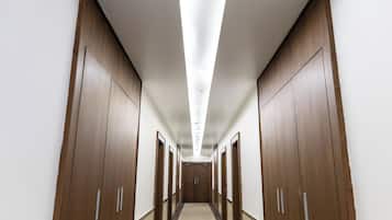 Fachada da propriedade à noite