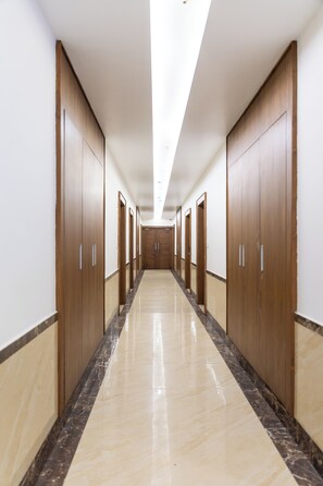 住宿正面 - 傍晚/夜晚