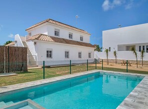 Apartment | Pool - Apartment Near Town Centre, Beach (Conil de la Frontera)