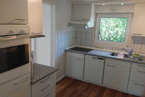 Kühlschrank, Ofen, Herdplatte, Geschirrspüler