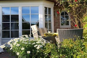 Terrace/patio - Country house in the valley Comfortable holiday residence (Wenningstedt\/Sylt)